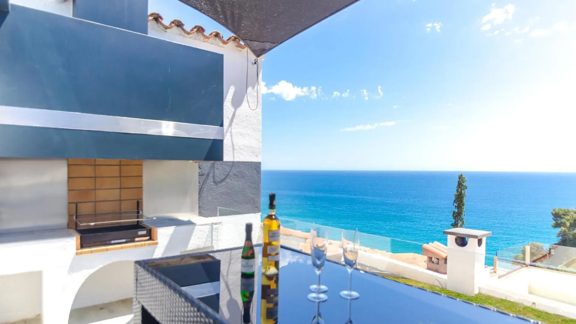 Seaside Villa In Lloret De Mar With Garden And Pool View 西班牙