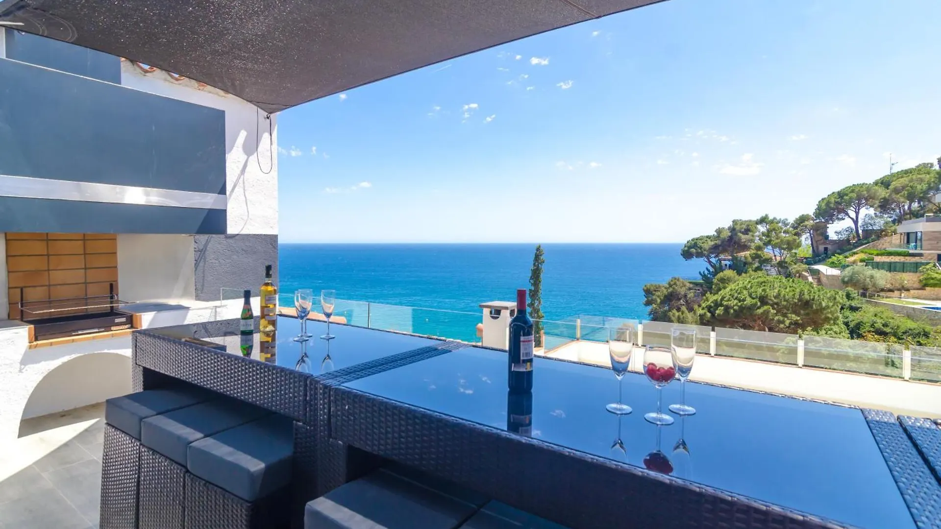 Seaside Villa In Lloret De Mar With Garden And Pool View 西班牙