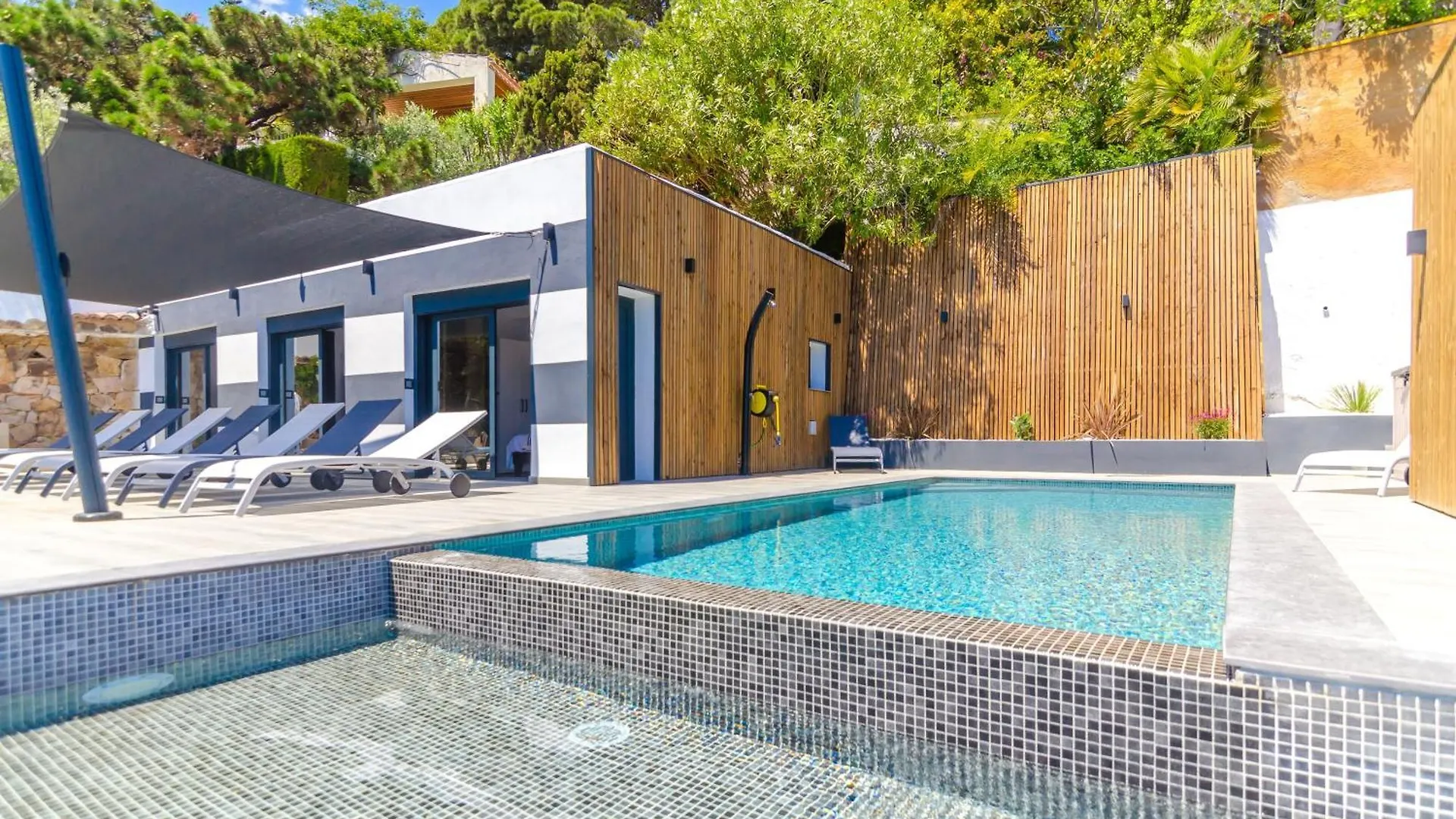 Seaside Villa In Lloret De Mar With Garden And Pool View
