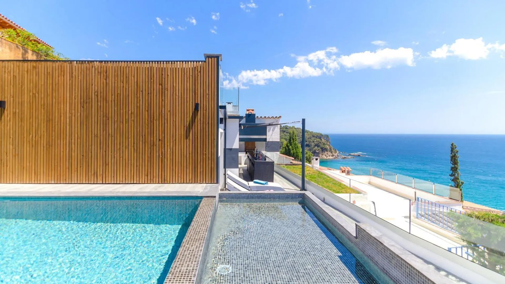 Seaside Villa In Lloret De Mar With Garden And Pool View